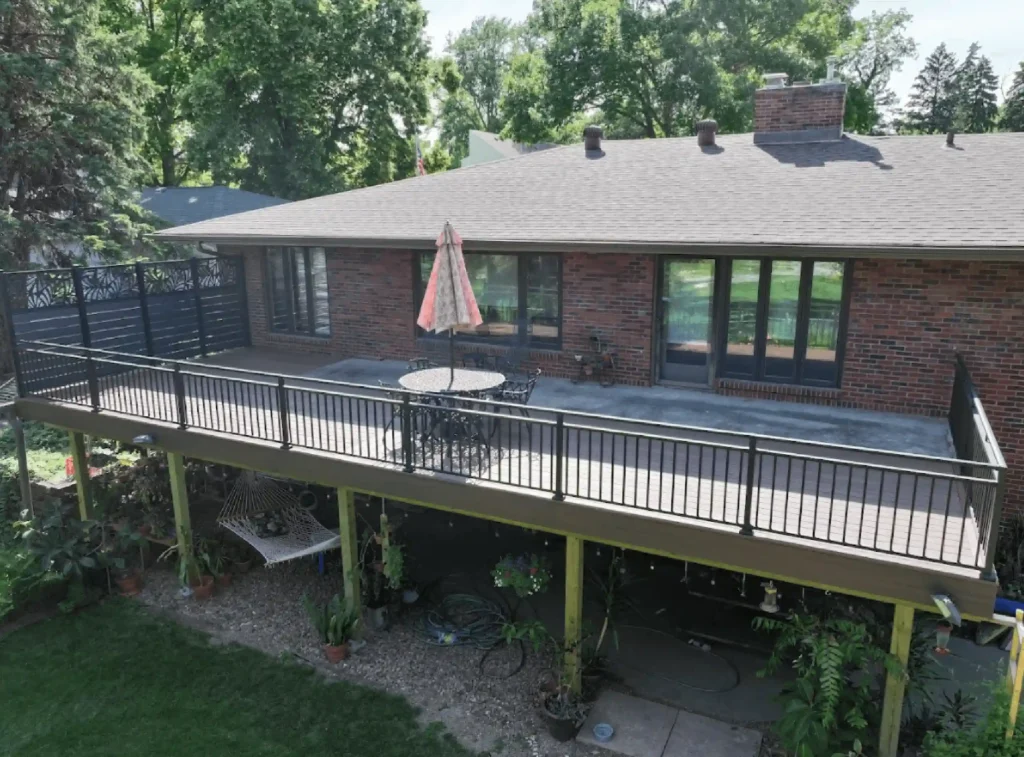 Photo of an elevated deck with slatted privacy screen