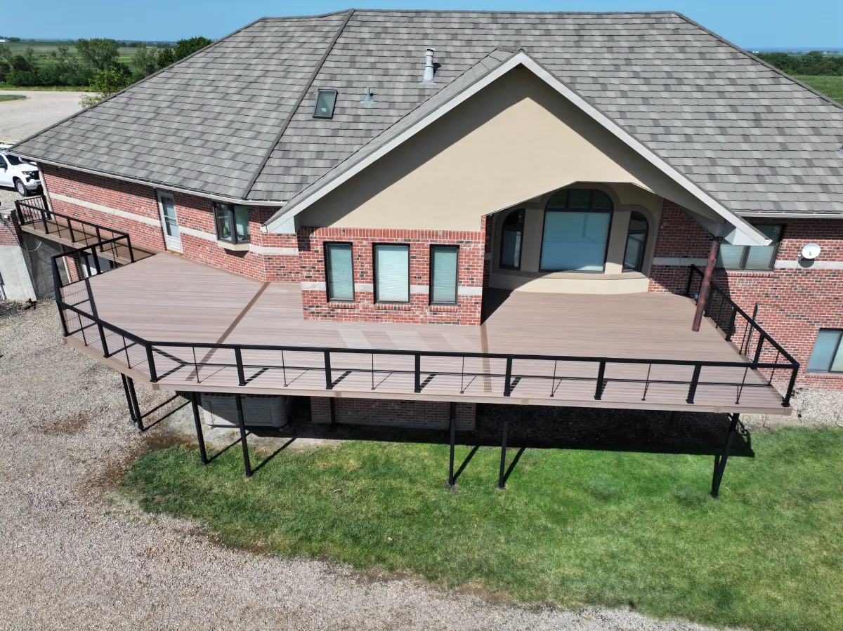 DECKS DESIGNED TO ENHANCE YOUR OUTDOOR LIVING